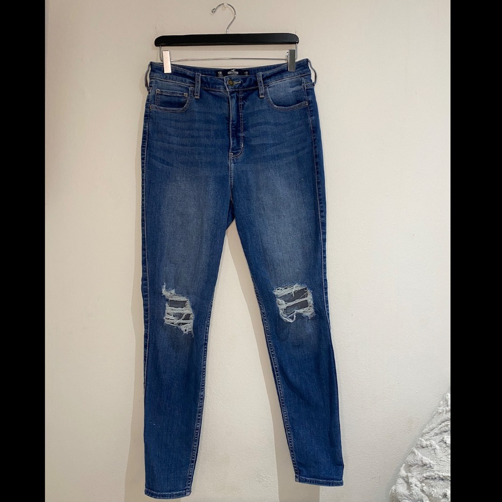 Skinny dark blue jeans